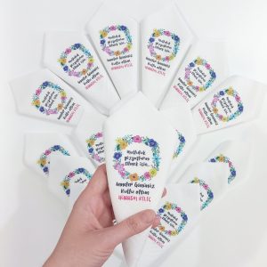 Anneler Günü temalı kişiye özel baskılı beyaz mendil - Atatürk sözlü ve kelebek desenli