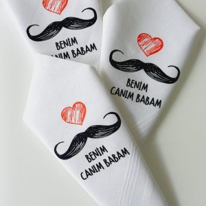Babalar Günü hediyesi için pala bıyık ve kalp desenli, "Benim Canım Babam" yazılı özel tasarım mendil.