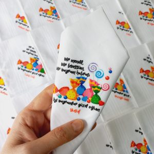 Bir mendil bir tebessüm (isimli)